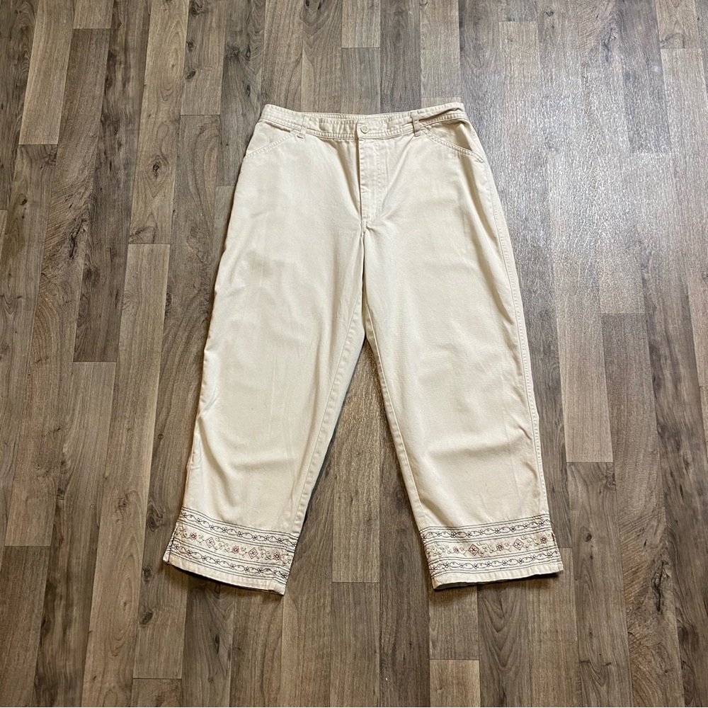 Field Gear Beige Embroidered Capri Pants Women’s Size 10